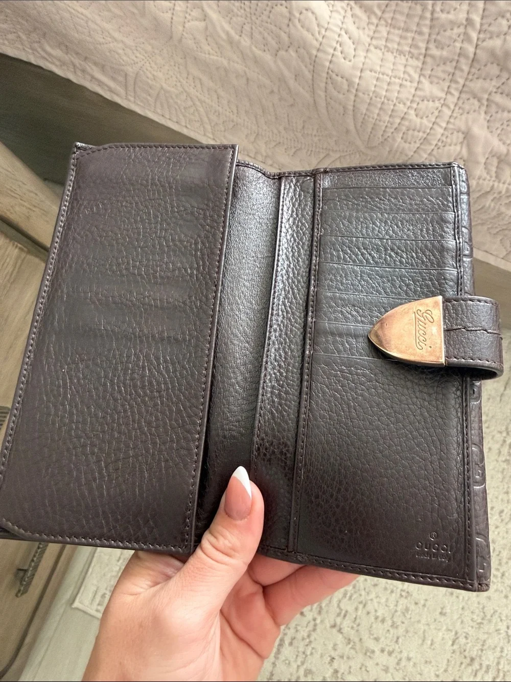 Gucci Brown Embossed Leather Wallet with Logo Clasp - Picture 8 of 12